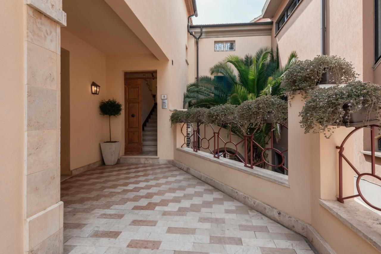 Palazzo Degli Archi Apartment San Vincenzo Bagian luar foto